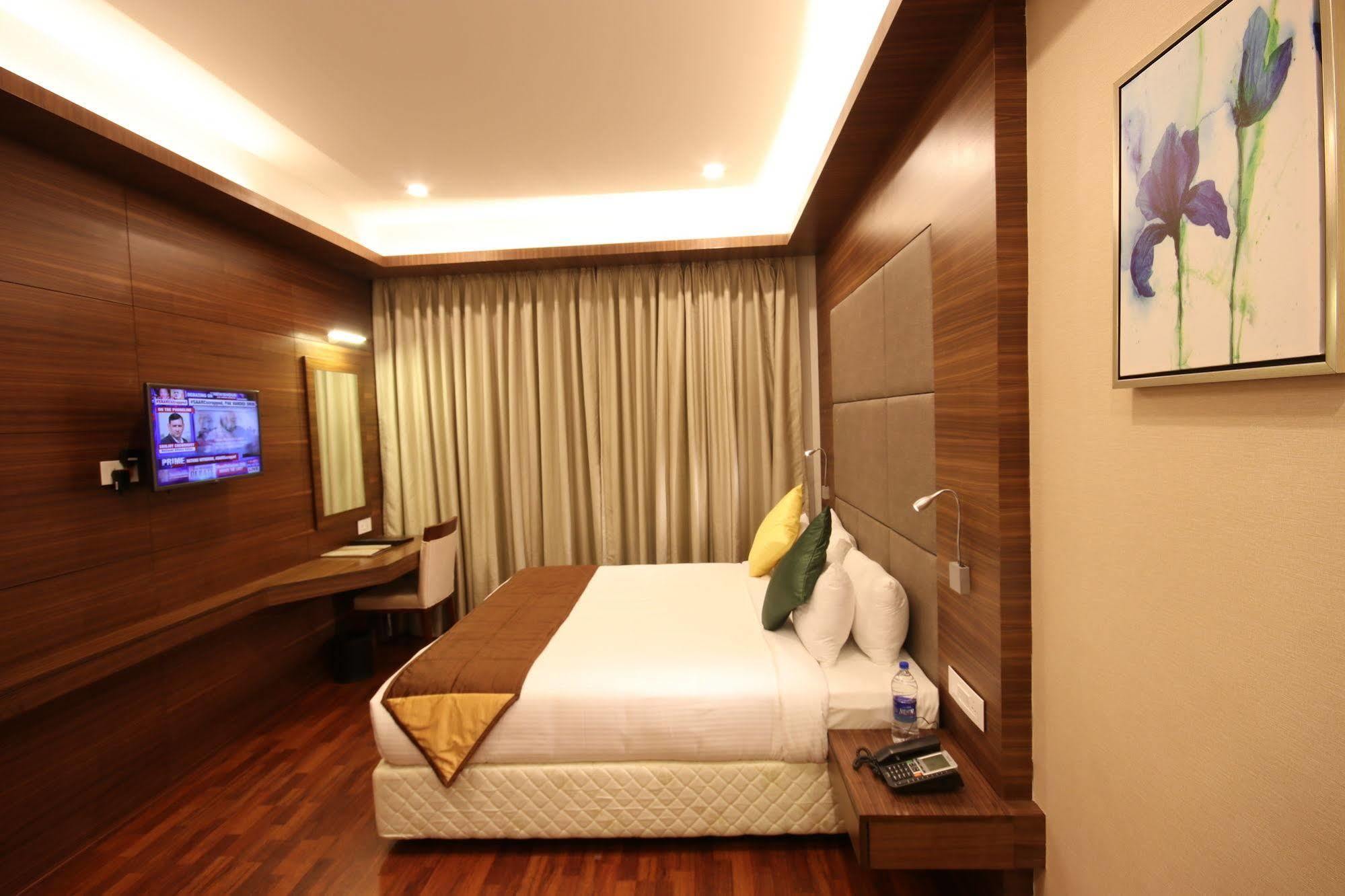 Khanna Fiesta Vellore Exterior foto