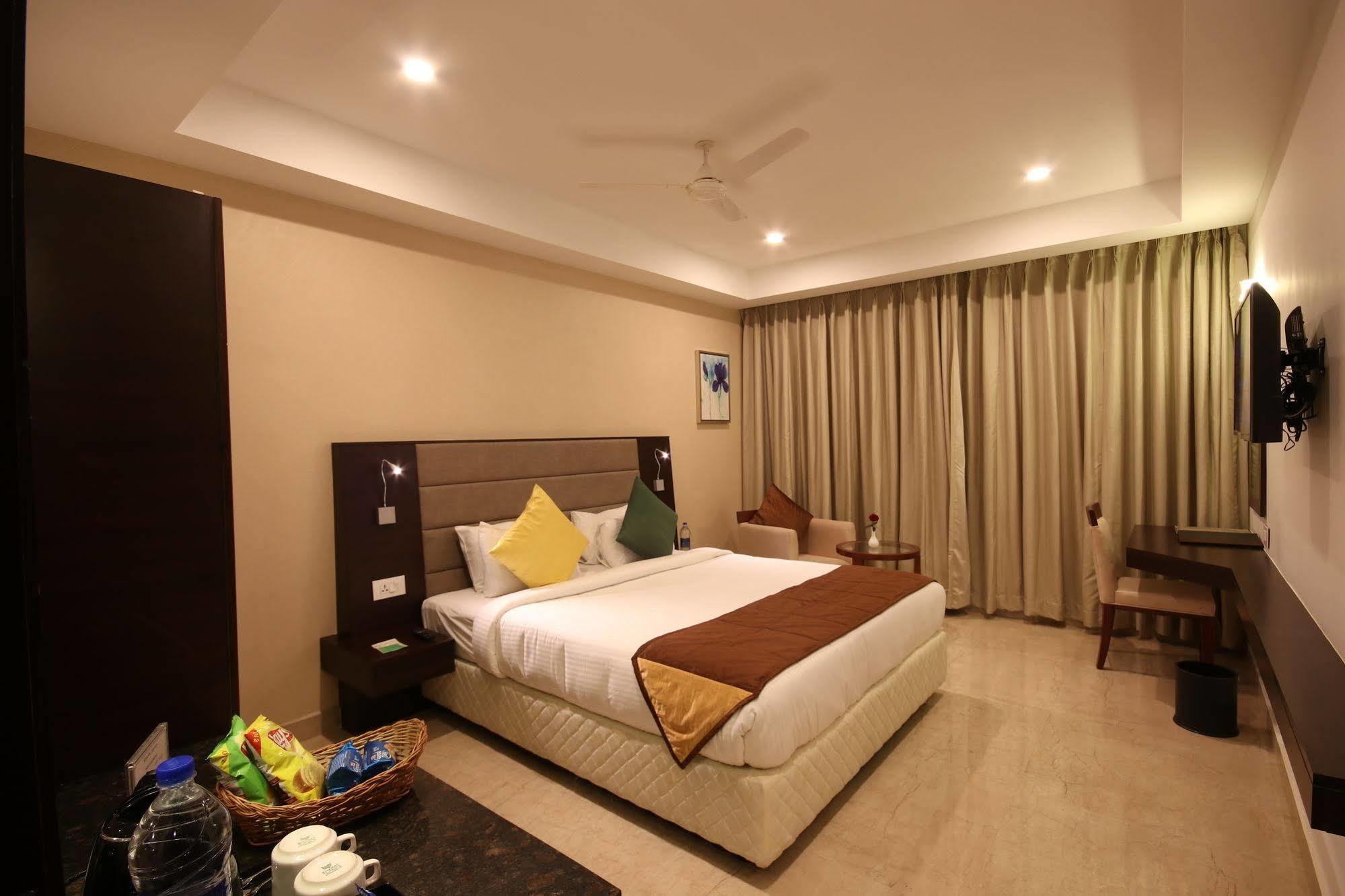 Khanna Fiesta Vellore Exterior foto